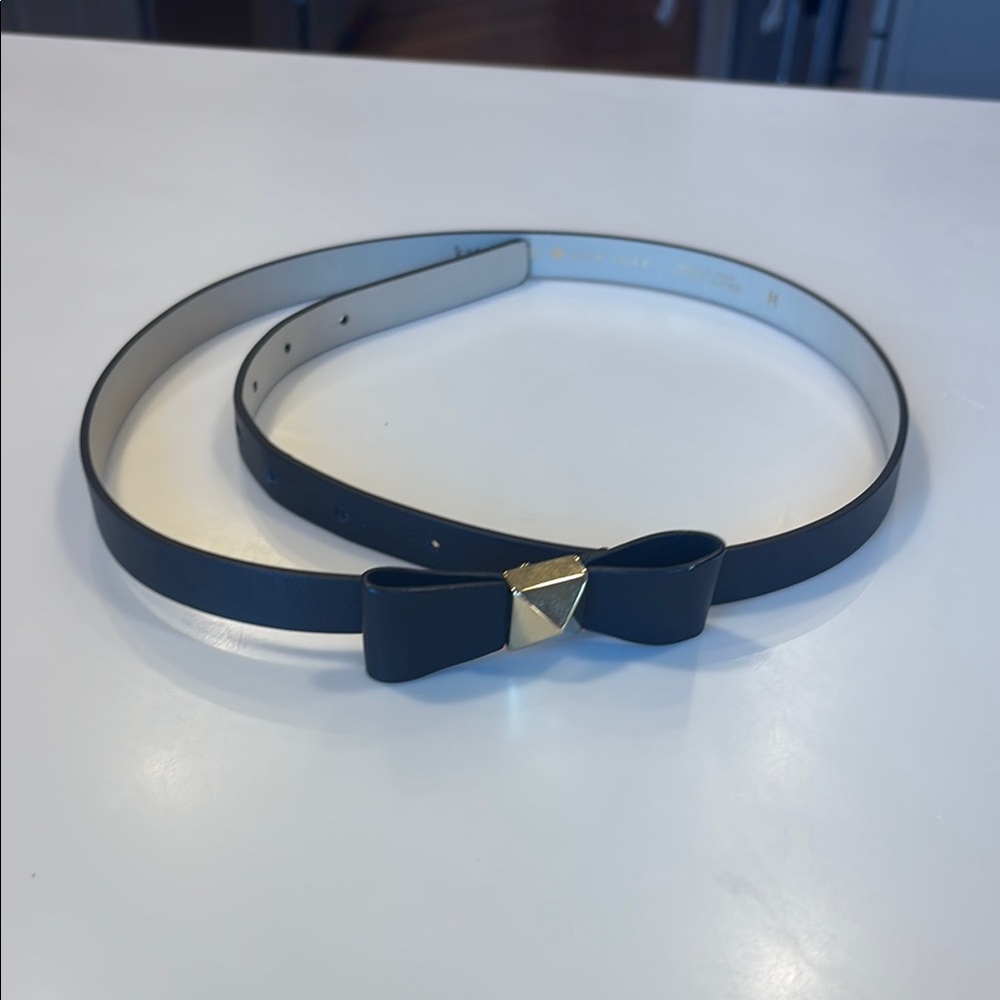 M Black Kate Spade Bow Belt with Gold Bow Detail